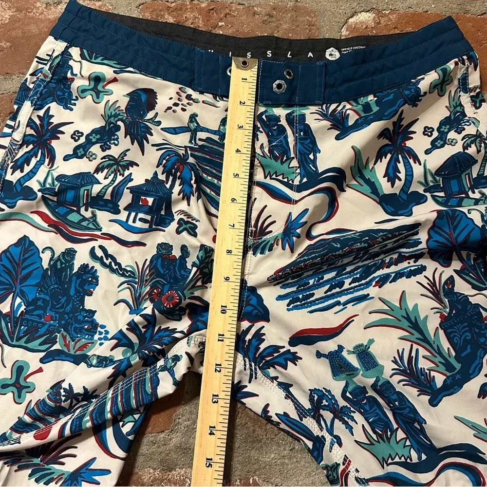 VISSLA Men's Blue and Cream Tropical Hawaiian Unlined Board Swim Shorts size 34